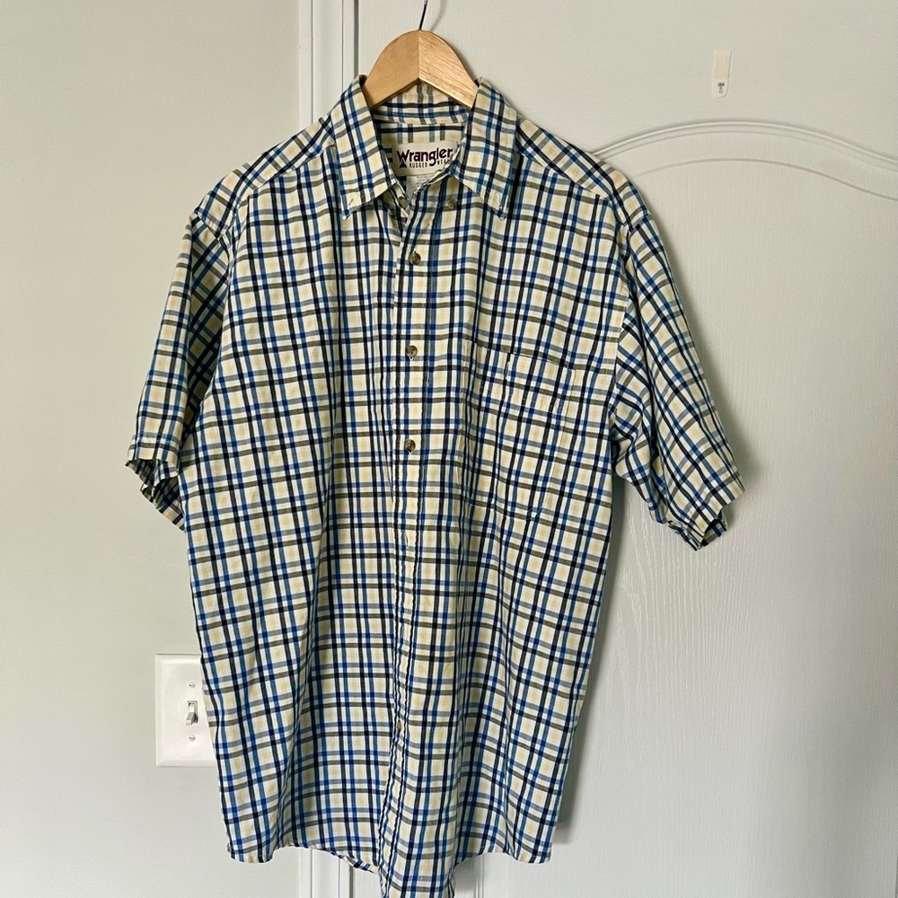 Wrangler | men’s blue and yellow checkered button down shirt - L